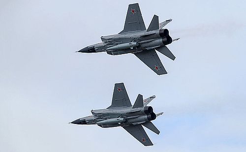 Истребители МиГ-31К с гиперзвуковыми ракетами «Кинжал»